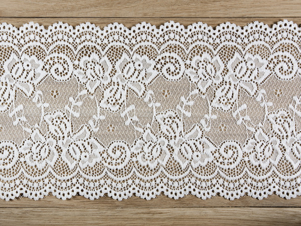 Dekorační krajka 15 cm x 9 m - bílá (1 ks)